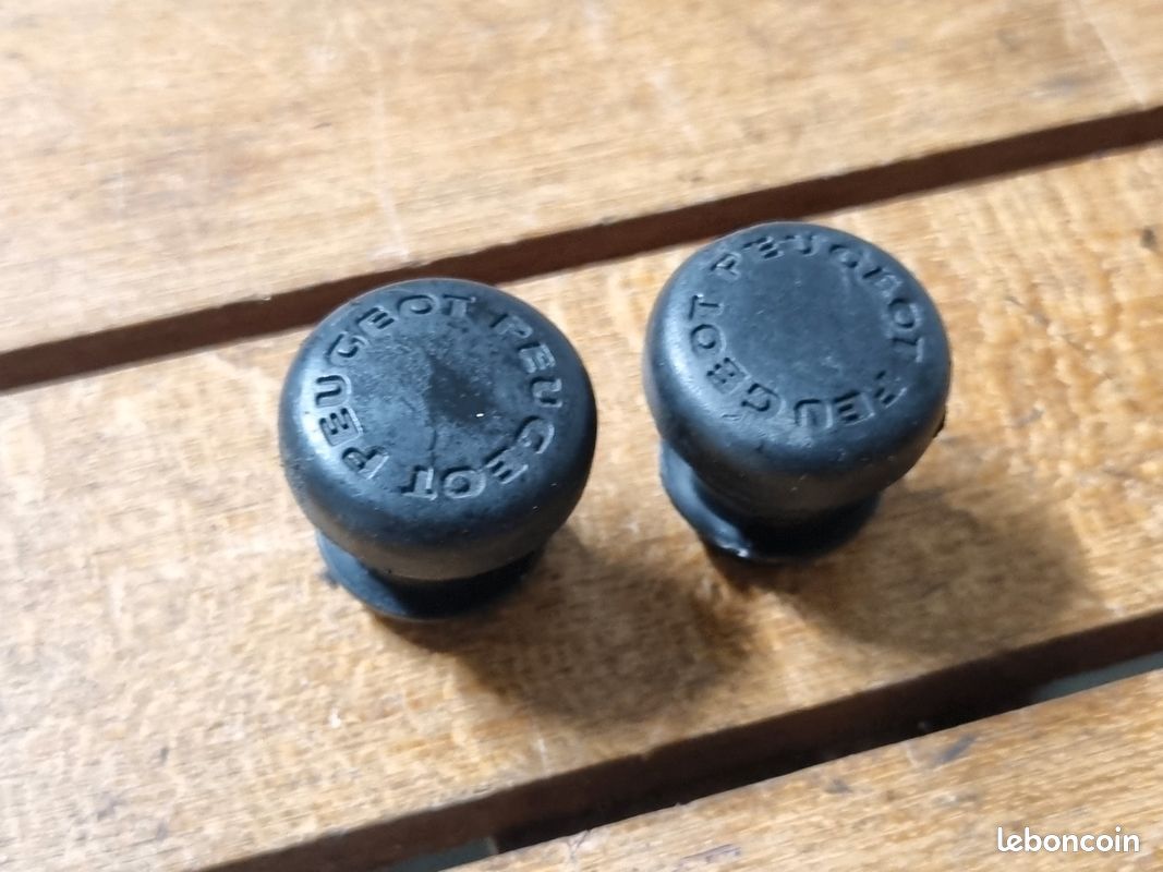 bouchons de guidon ancien 1955-65 (no velox peugeot goeland