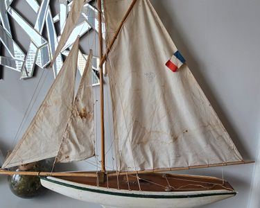 Voilier de bassin navigable, jouet ancien | Selency
