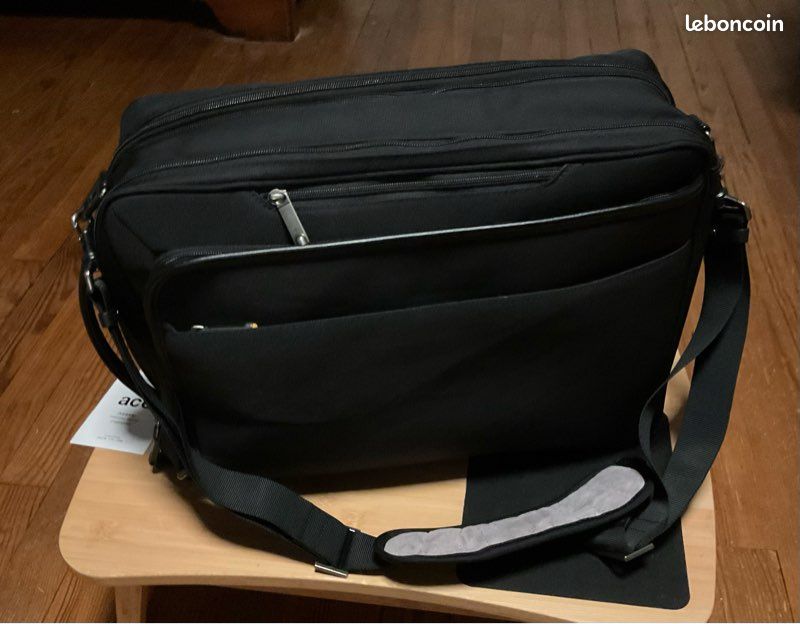 Briefcase (image 3)