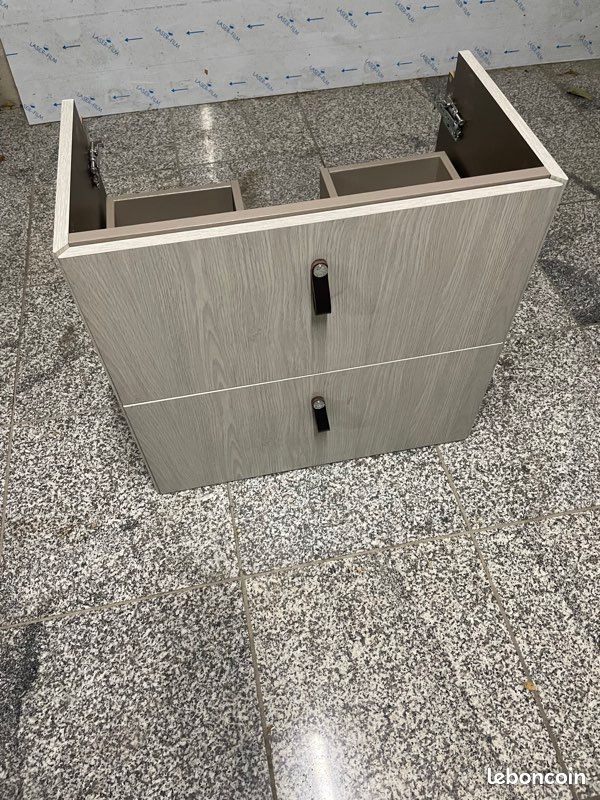 Meuble de salle de bain (image 1)