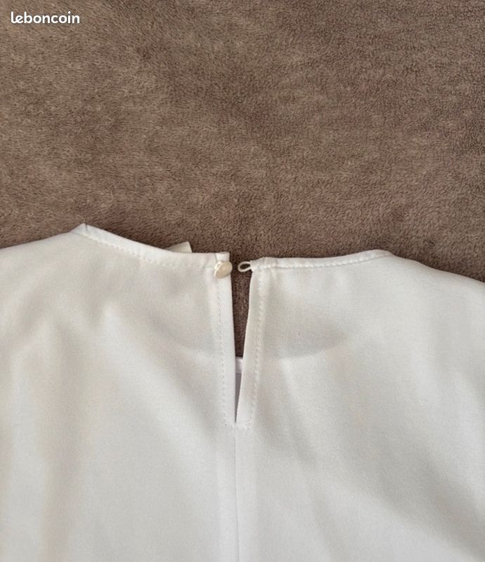 Haut blanc avec une abeille (image 4)