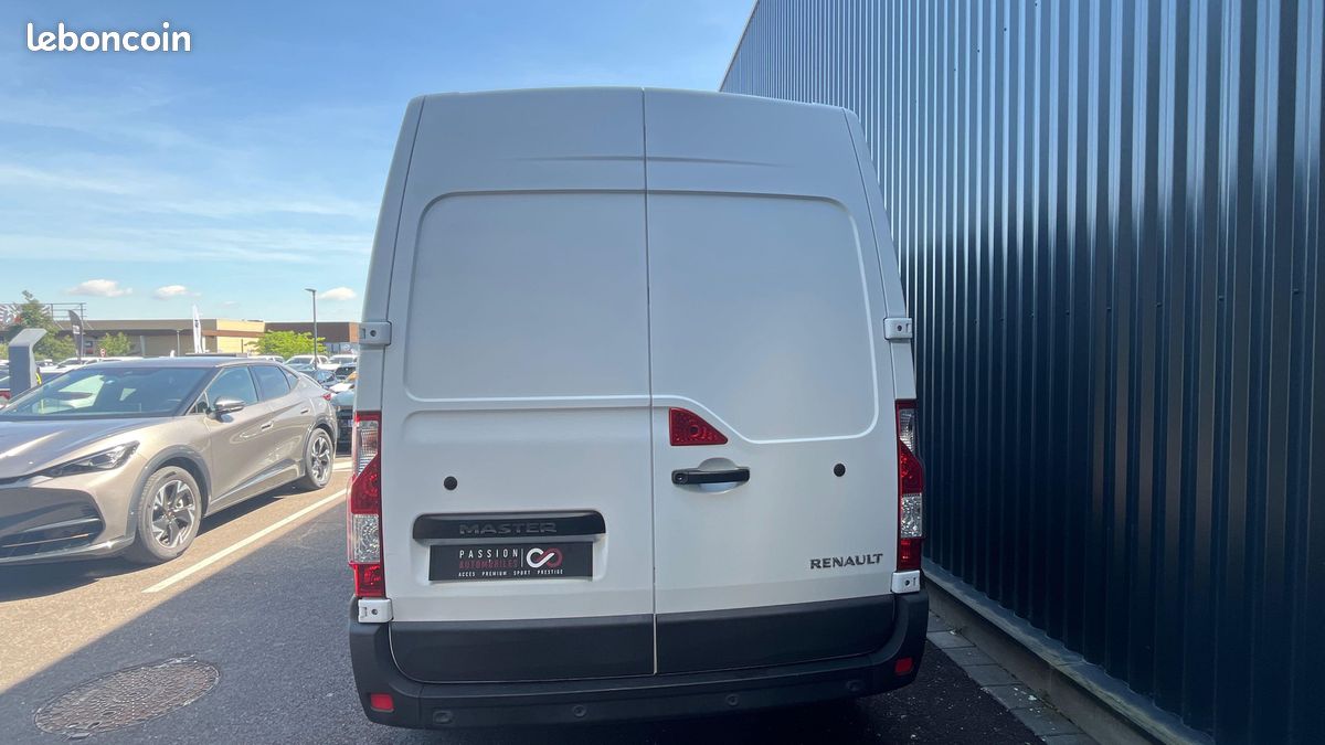 Renault master fourgon l2h2 blue dci 135 grand confort (image 4)