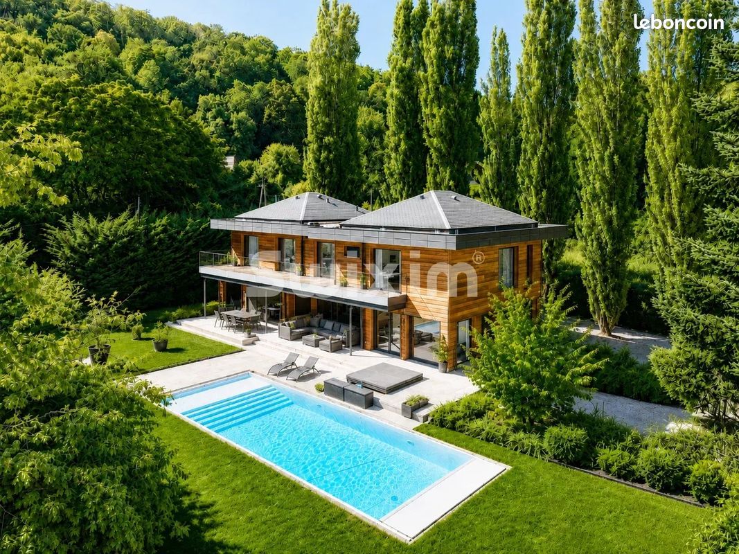 Maison 8 pièces 310 m² · à Divonne-les-Bains · 310 m² · 1 995 000 €