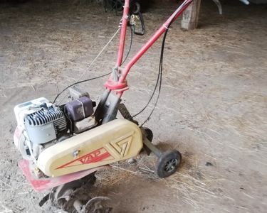 motoculteur vap 300 Bjr vend motoculteur vap 200 moteur neuf a troune 10 heur très puissant  boite 3 vitesse plus marche arrière avec remorque labour fraise plantair  pomme de terre butoir pomme de terre arracheure main image 0