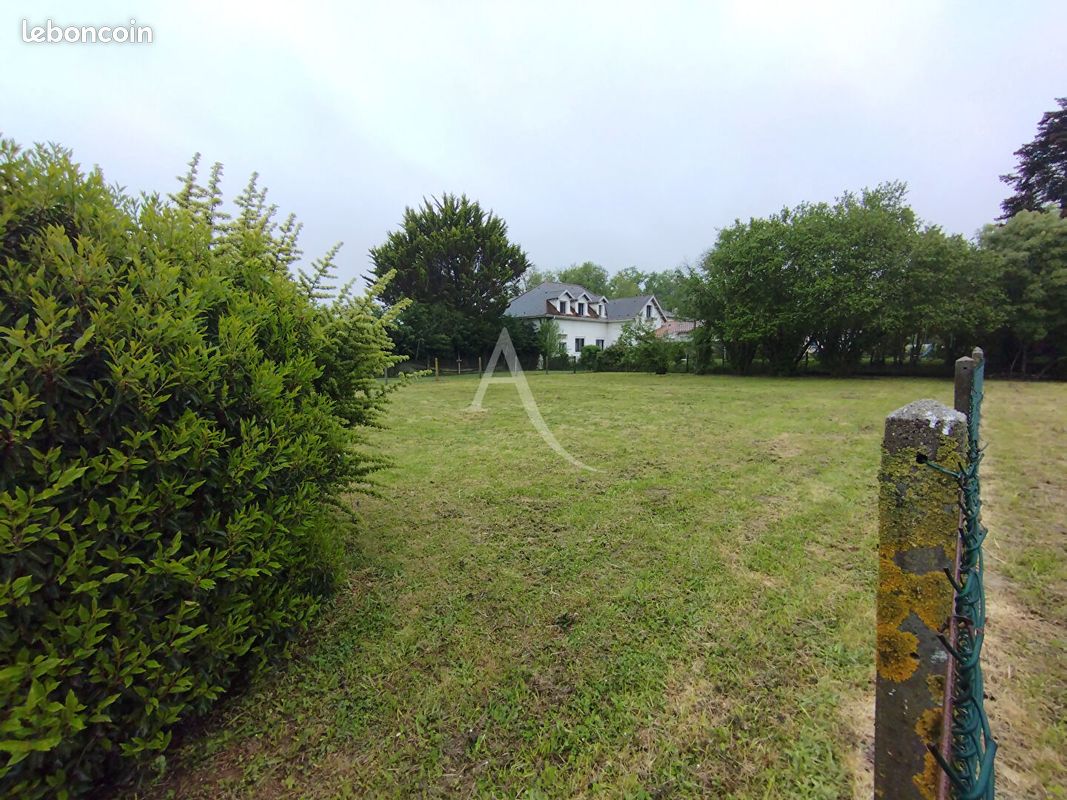 Terrain 1095 m² · à Jonzac · 1 095 m² · 55 000 €