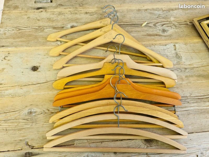 Cintres de costume vintage - France