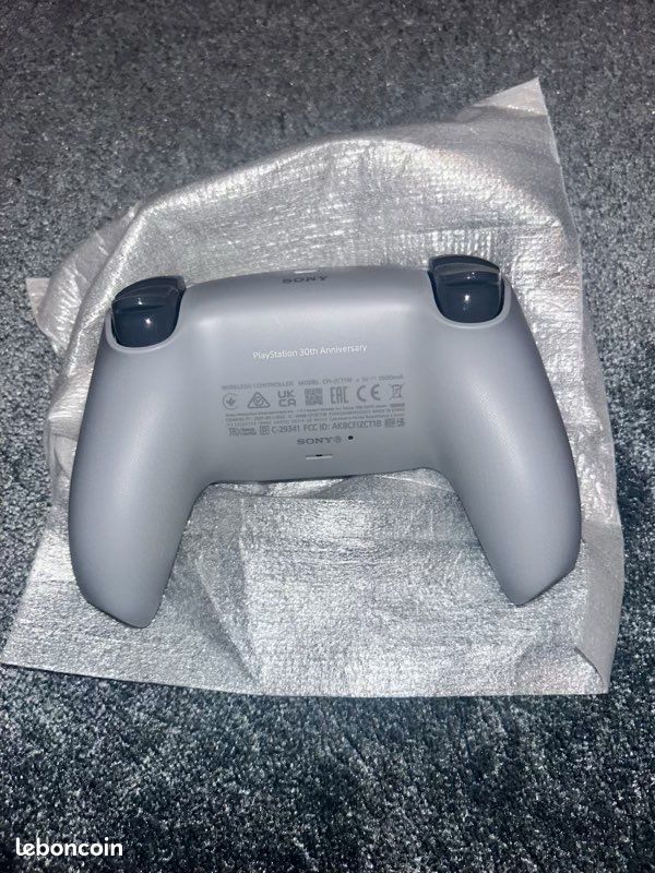 Manette PS5 DualSense Edition 30 Ans – Édition Limitée Grise, Neuve Sous Blister (vente Anticipée)