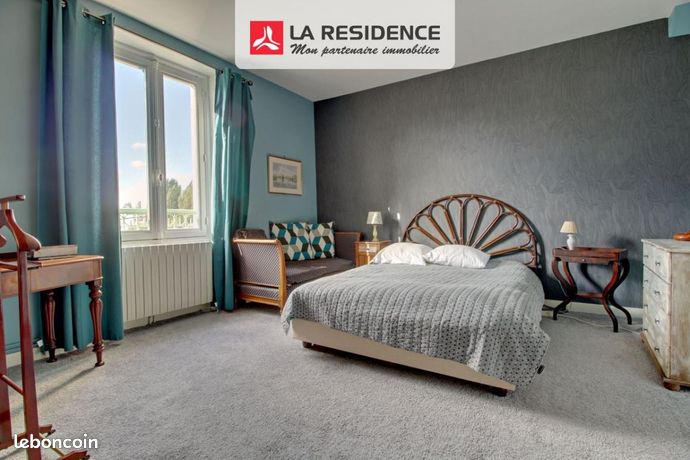 https://img.leboncoin.fr/api/v1/lbcpb1/images/b2/50/77/b25077c1399b922da79bee88b2058b288172e8af.jpg?rule=ad-image