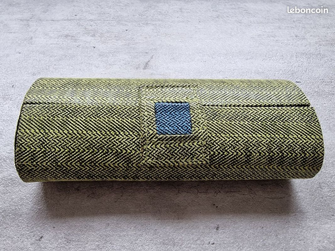 Sous couche compensatrice pour tapis en rouleaux