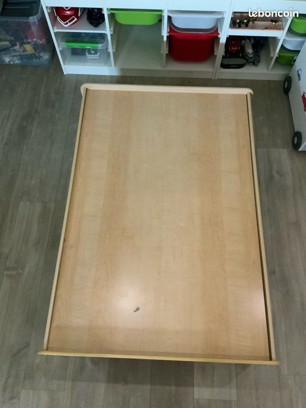 Table avec train en bois (image 7)