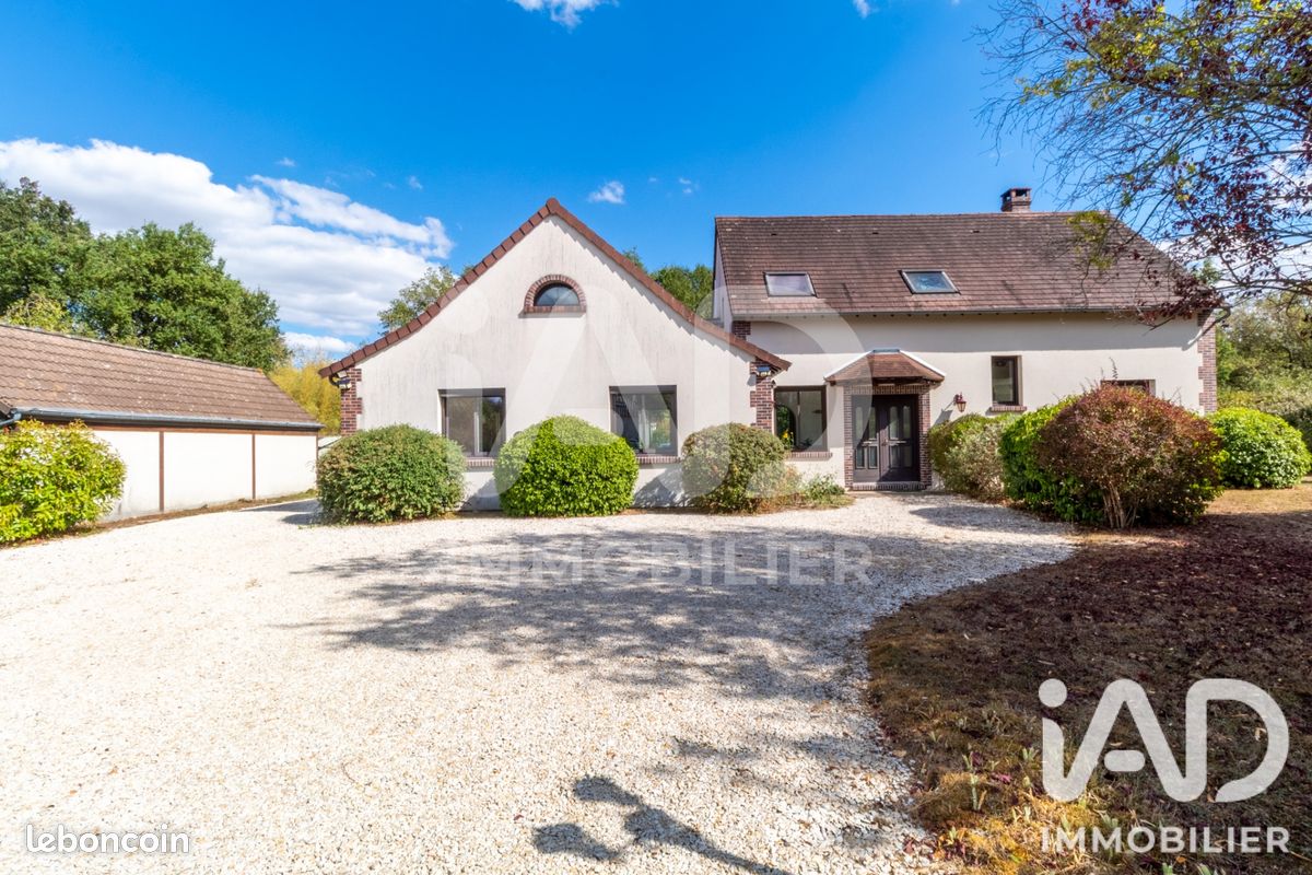 Maison 9 pièces 244 m² · à Noyers · 244 m² · 360 000 €