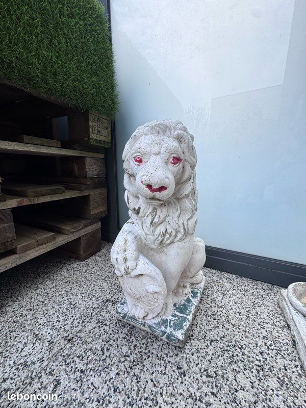 Lot 3 statues lions (image 3)
