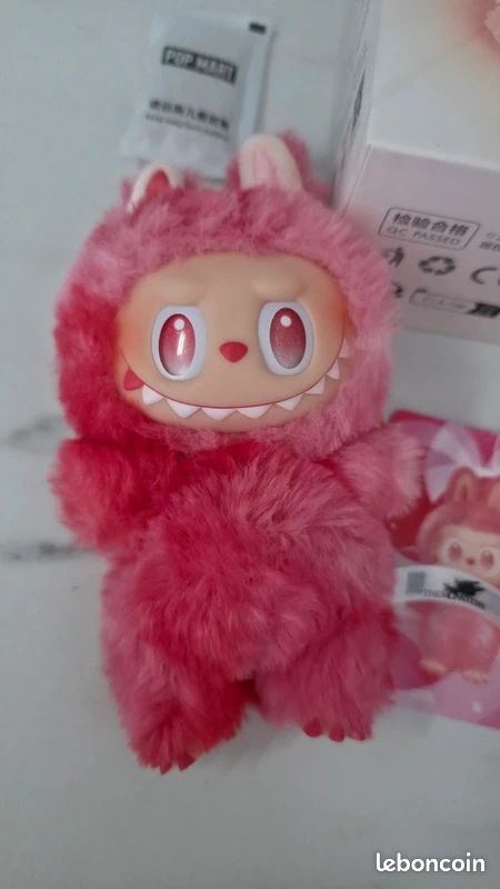 Labubu big into energy authentique Pop Mart peluche porte-clés rouge Love the monsters neuf (image 2)