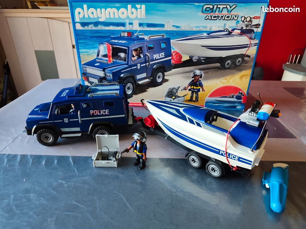 Playmobil City Action : Fourgon et vedette de police 5187 (image 1)