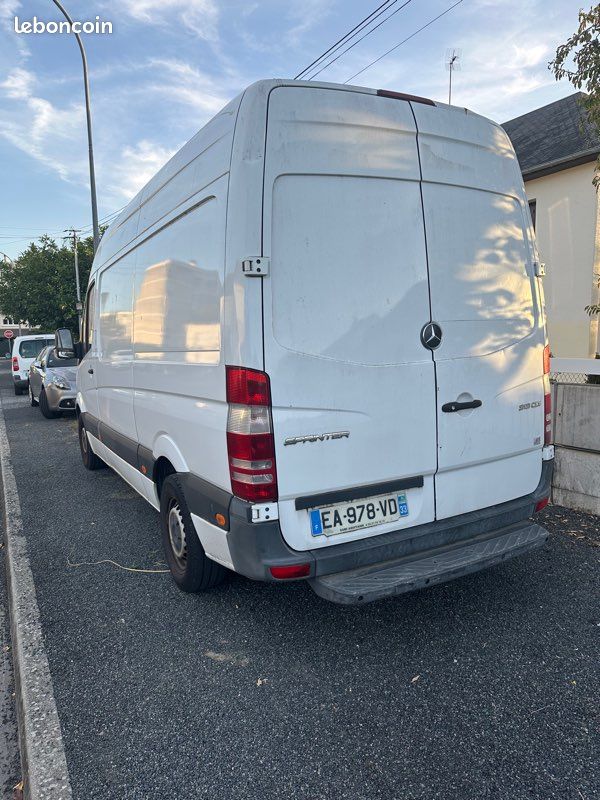 Camion sprinter Mercedes année 2016 (image 3)