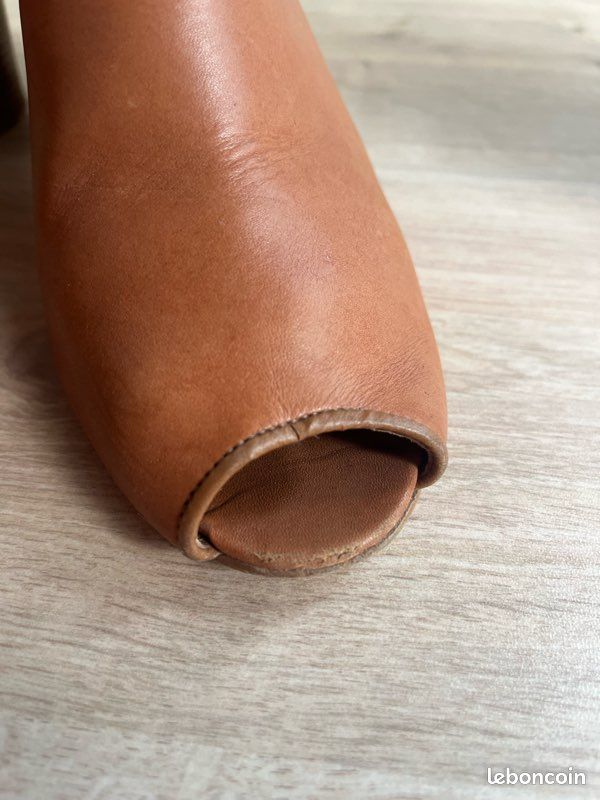 Chaussures en cuir marron à talons (image 9)