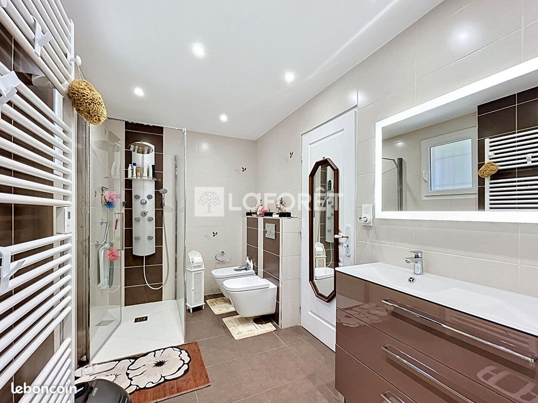Propriété 5 pièces 220 m² (image 9)