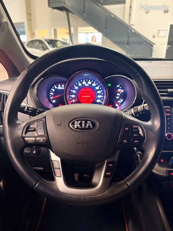 Kia rio 1.4 crdi 90 uefa euro 2016 (image 17)