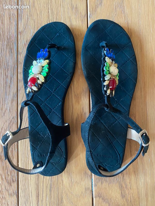 Superbes sandales cuir noir avec broche , de Twin-Set (image 2)