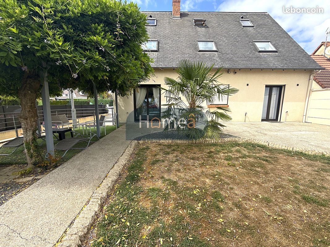 Maison 8 pièces 162 m² · à Yvetot · 162 m² · 300 000 €