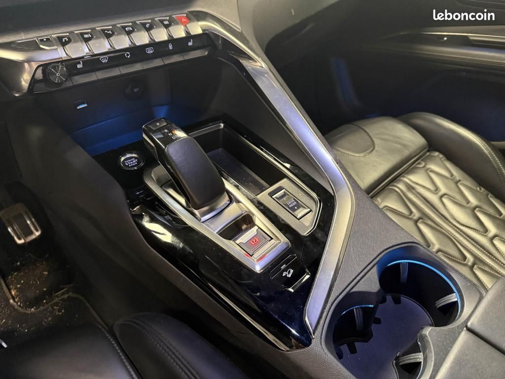 PEUGEOT 3008 Hybrid4 300 ch GT e-EAT8 (image 17)