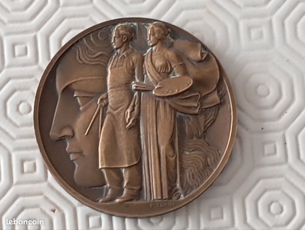 Médaille Exposition Internationale des Arts et Techniques (image 1)