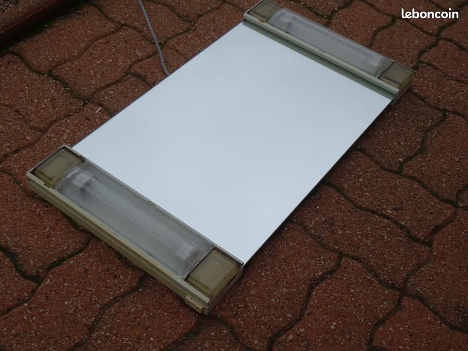 Miroir de salle de bain avec éclairage (image 1)