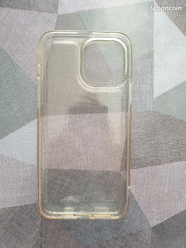 Coque iPhone 12 pro max en silicone (image 1)