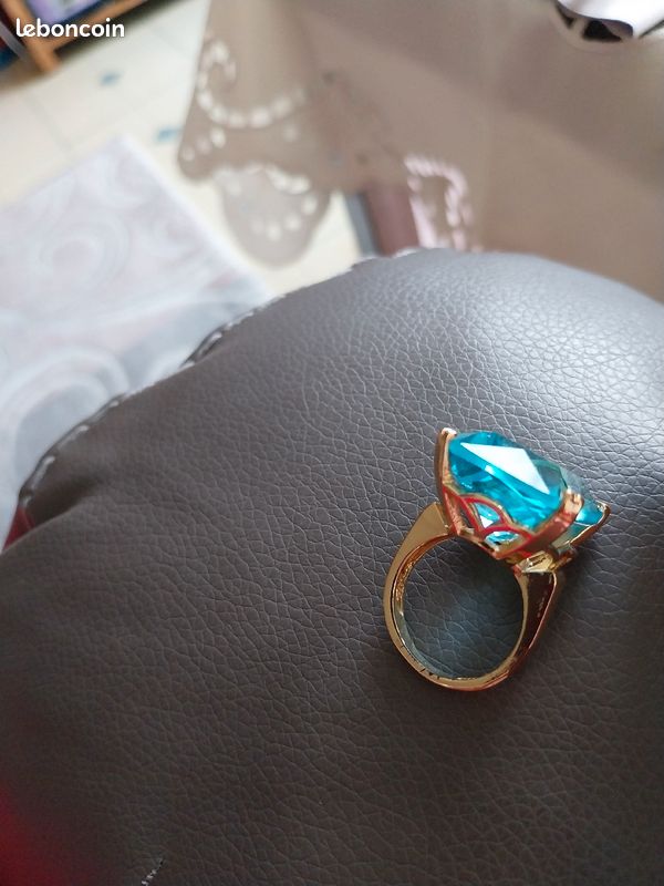 Bague avec grosse pierre (image 4)