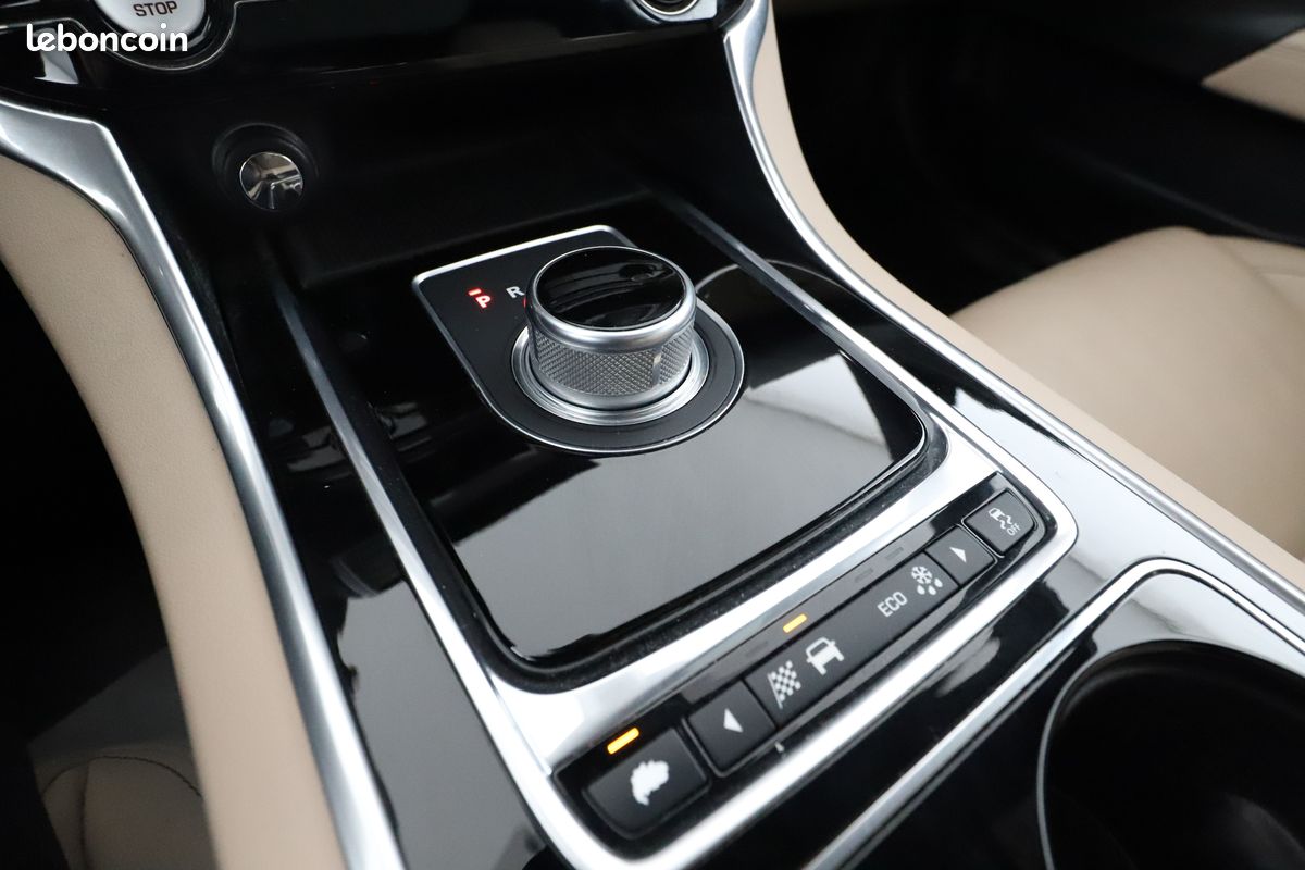 Jaguar XE 2.0d Prestige Auto 180 ch (image 22)