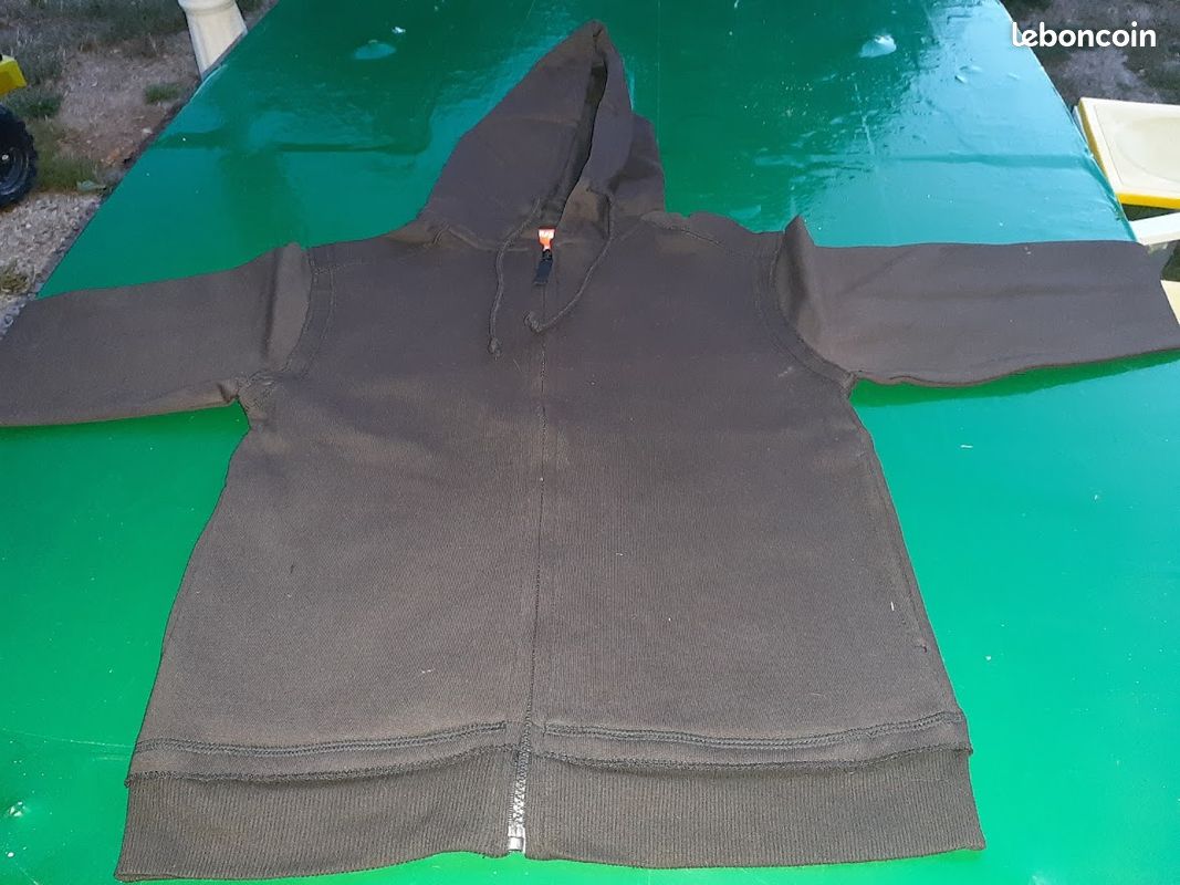 Gilet sweet capuche femme noir polyester et coton Disponible taille L ou M ou S VALEUR 29 (image 5)