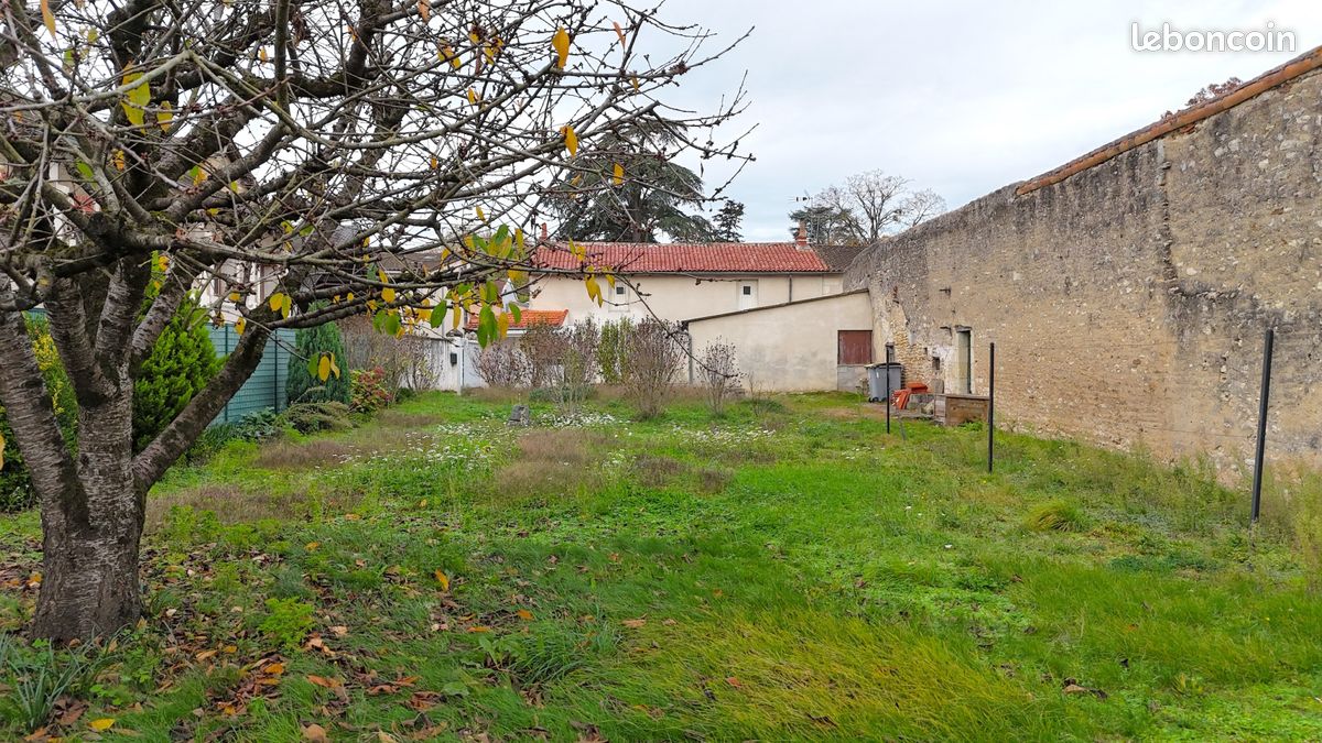 Terrain 250 m² · à Jaunay-Marigny · 250 m² · 14 990 €