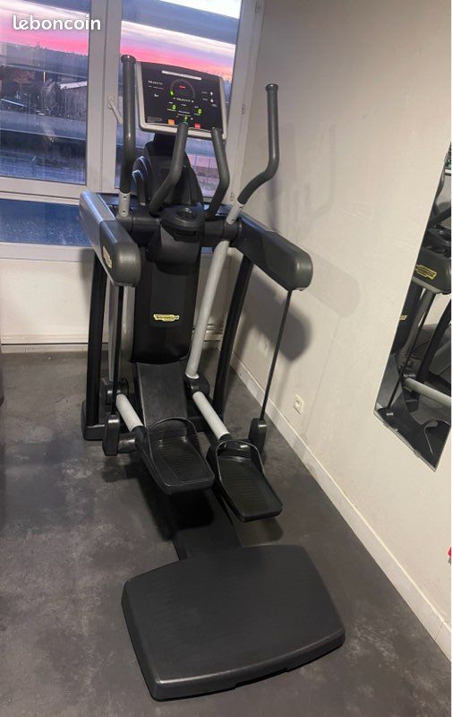 Vélo cardio pro TECHNOGYM (image 3)