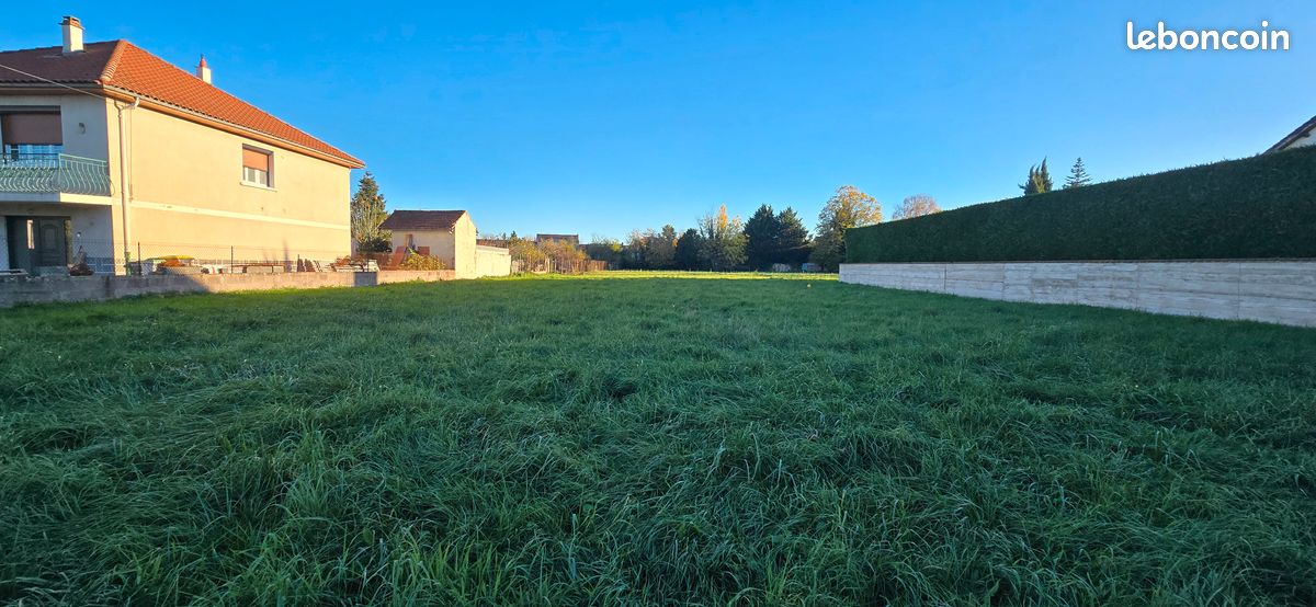 Terrain 554 m² · à Maringues · 60 700 €