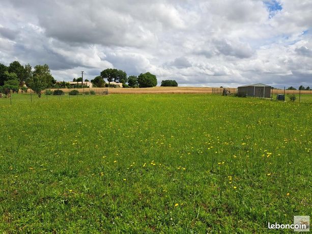Terrain 1 337 m² Baignes Sainte Radegonde