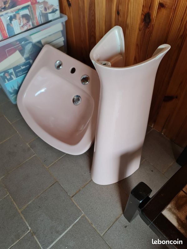 Lavabo sur colonne rose (image 2)