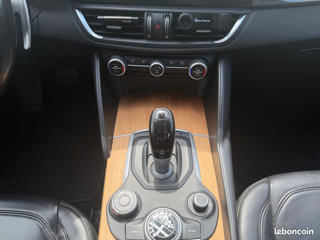 ALFA ROMEO GIULIA 2.2 JTD 180 LUSSO AT 180Ch Garantie 12 mois (image 11)