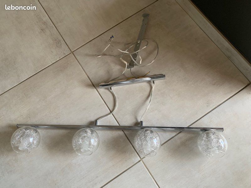 Suspension chromée 4 boules en verres (image 1)
