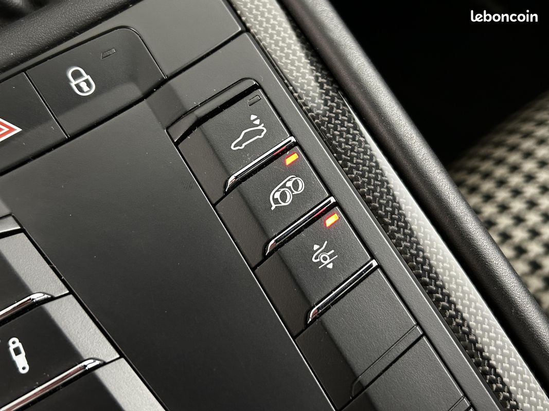 PORSCHE 911 GT3 4.0i (image 30)