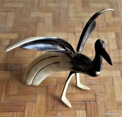 Sculpture vintage d'oiseau en corne sculptée à la main