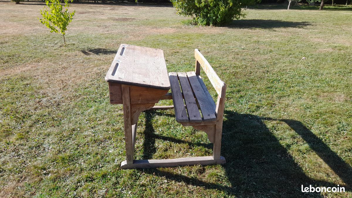 Bureau écolier avec encriers (image 1)