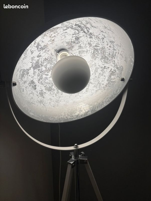 Lampadaire Trépied (image 2)