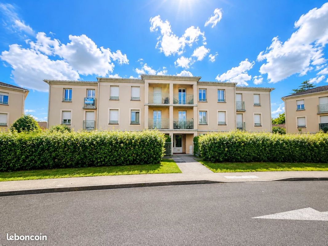 Appartement 1 pièce 30 m² · à Saint-Pierre-du-Perray · 30 m² · 120 000 €