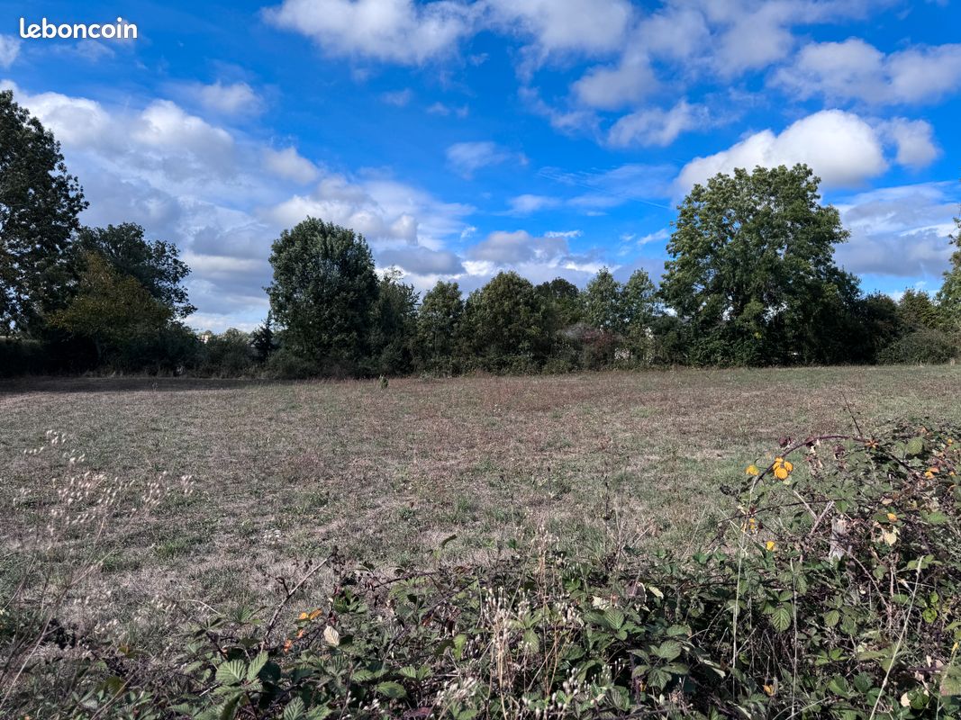 Grand terrain à Luc · à Luc-la-Primaube · 198 000 €