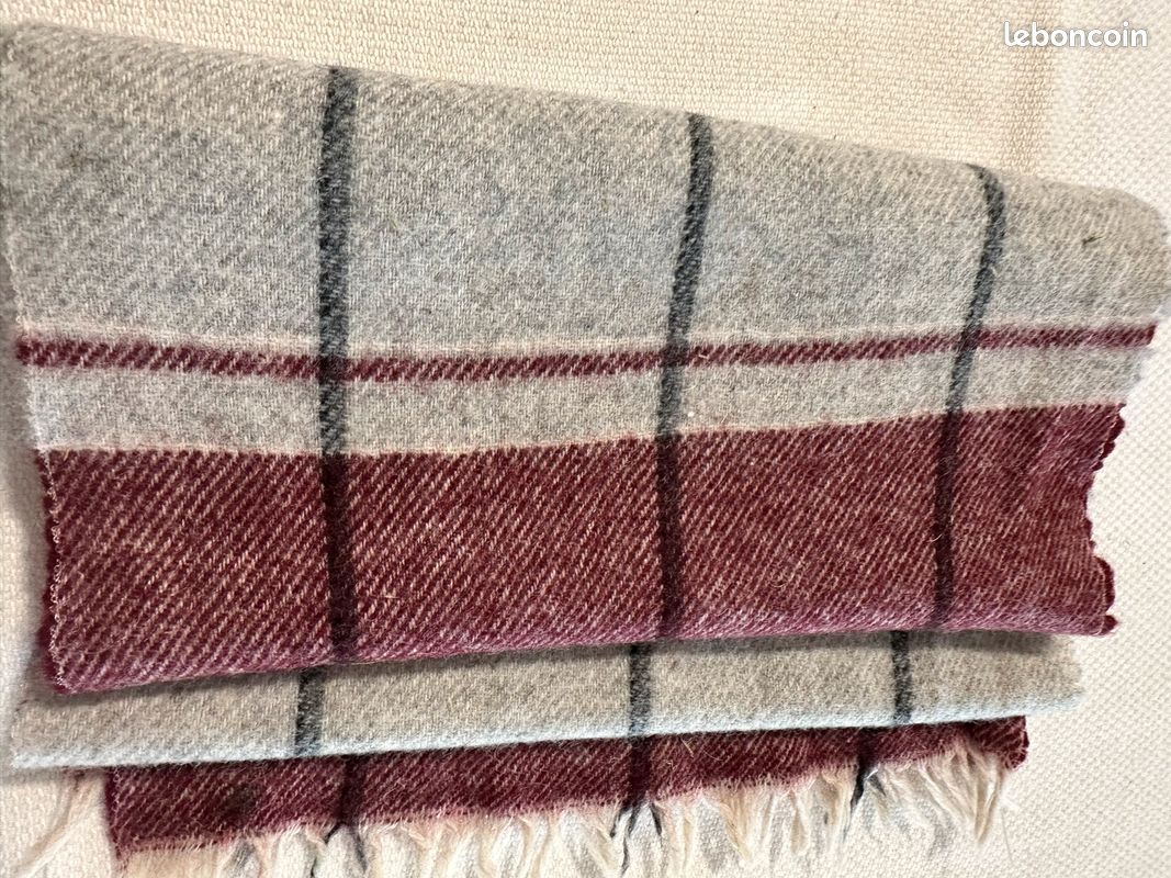 Écharpe beige et bordeaux (image 1)