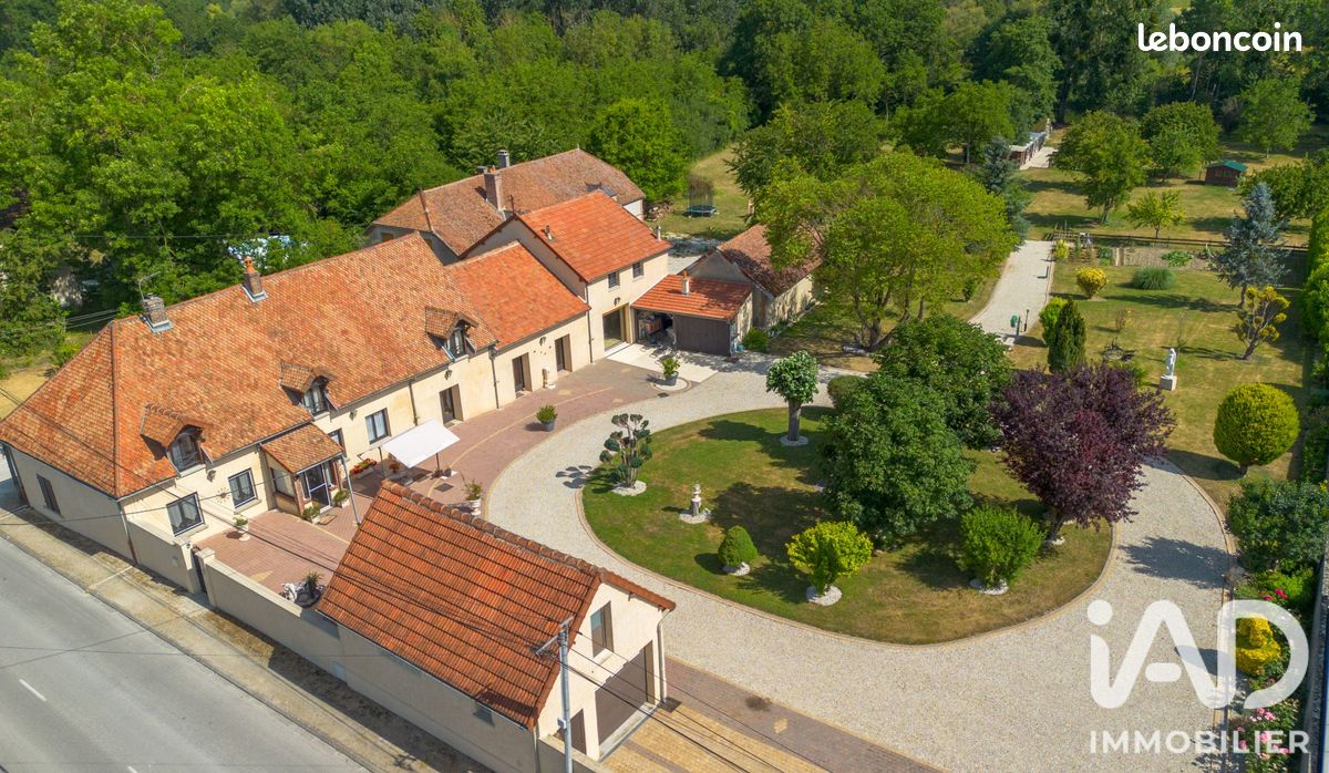 Maison 12 pièces 321 m² · à Charny-le-Bachot · 321 m² · 450 000 €