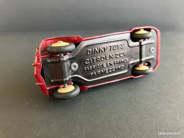 VOITURE ANCIENNE DINKY TOYS 24T 535 2CV rouge jouet ancien Meccano Made