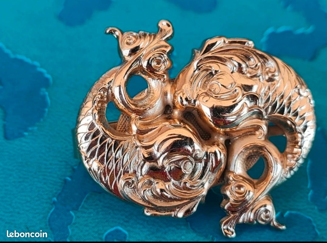 Signée GIL D'AGENA FRANCE broche vintage en métal doré - France