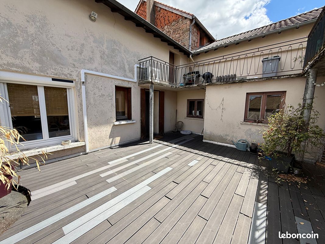Maison 6 pièces 122 m² · à Ambierle · 122 m² · 128 000 €