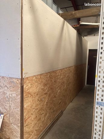 Local stockage ou atelier avec Elec eau et Wc